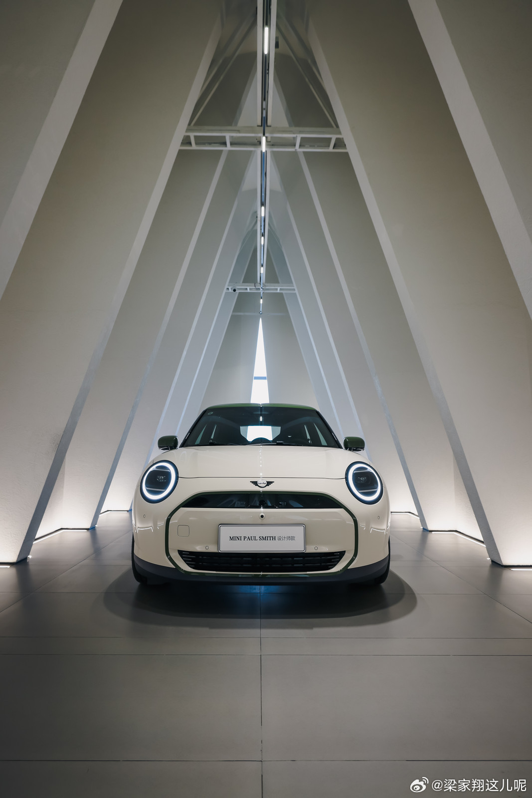 作为J01的车主有点想换成PAUL SMITH现场见到这台车也能感受到MINI品
