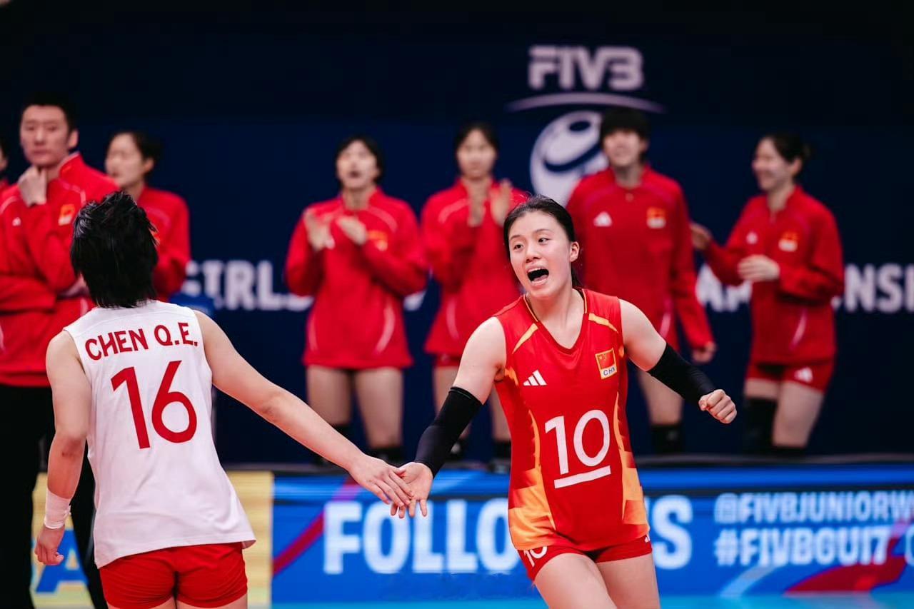 U17女排世锦赛半决赛，中国队0比3美国队，13比25、15比25、19比25，
