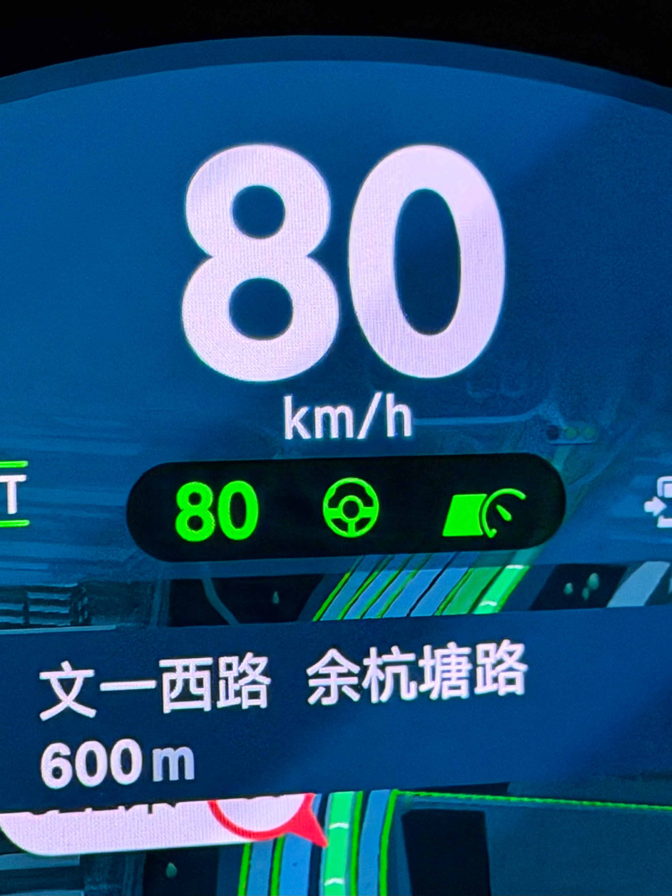 用了下MINI的驾驶辅助，跑完杭州紫之隧道，发现TA在车道中的居中能力，甚至会优