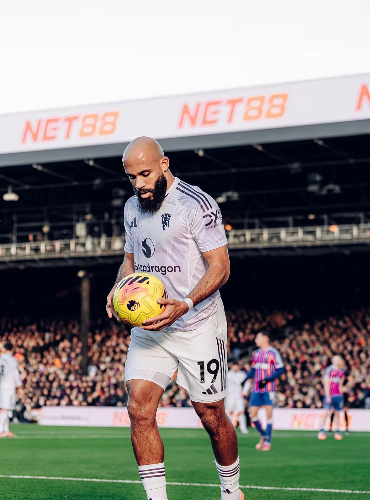 【阿莫林：我怎么玩啊😂】非洲杯将于12月21日打响，曼联的姆贝乌莫、迪亚洛和马