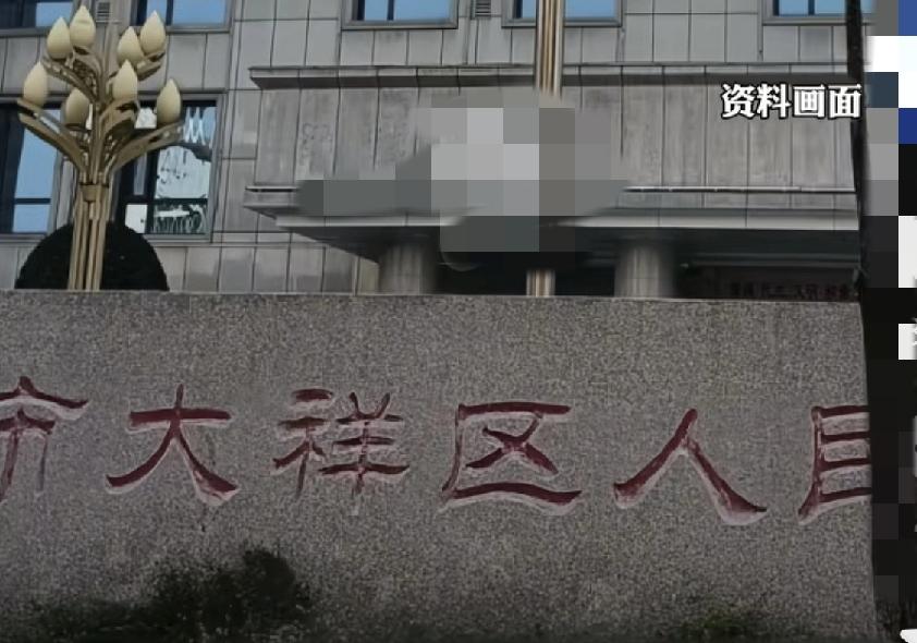 800元超龄费竟成催命费！68岁老人跟团游猝逝，80万索赔案太揪心
 
这事儿看