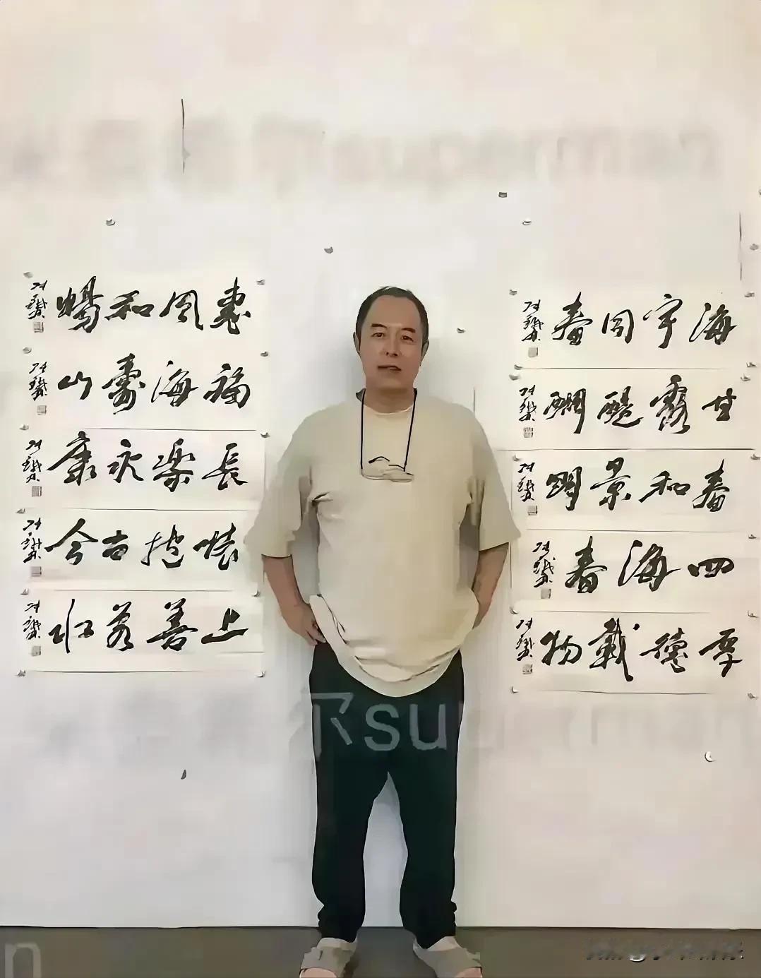 不愧是演过皇上的人！张铁林这字如其人，苍劲有力又透露着一股威严和霸气，一看就是达