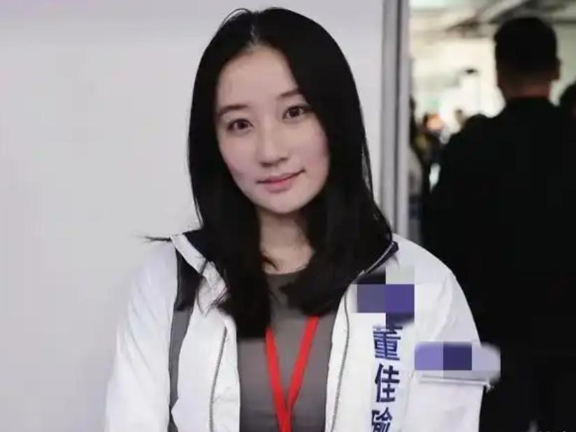 郑丽文率国民党 14 人代表团访陆，团队里最受关注的莫过于 30 岁的国际事务部