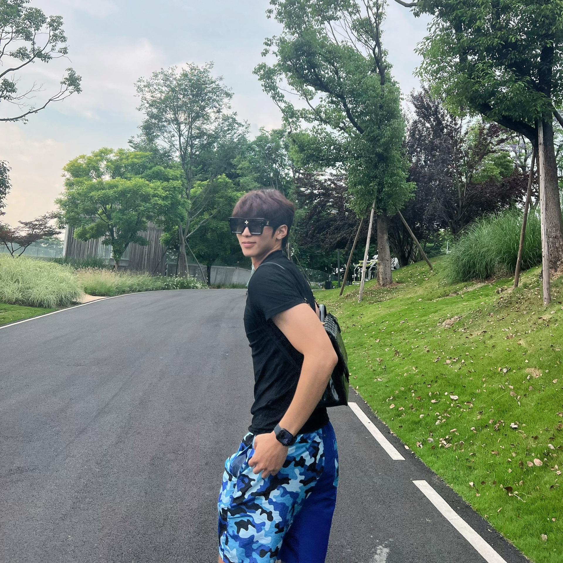 非黑即白