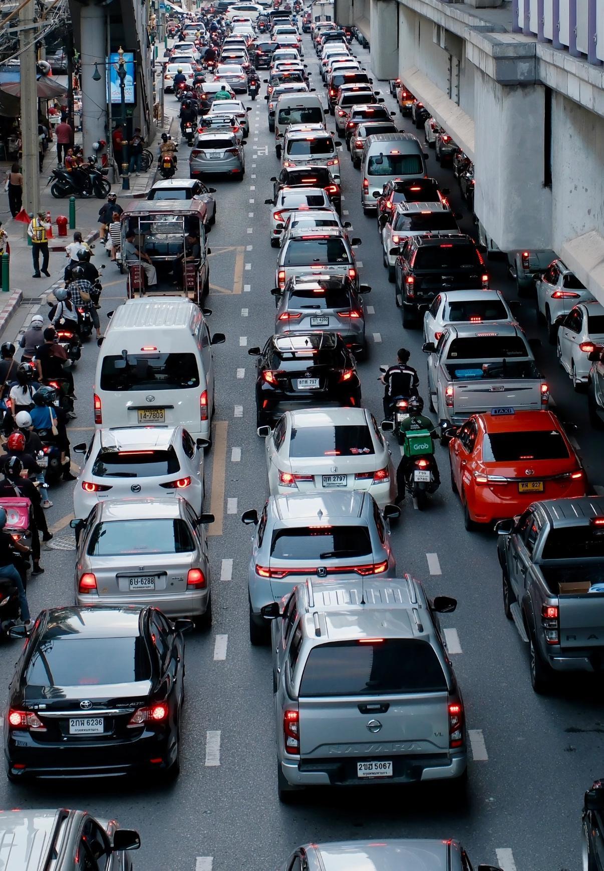 BBA还能追上智驾的步伐吗？
当然能，只不过得换个“抄近道”的法子
之前BBA的