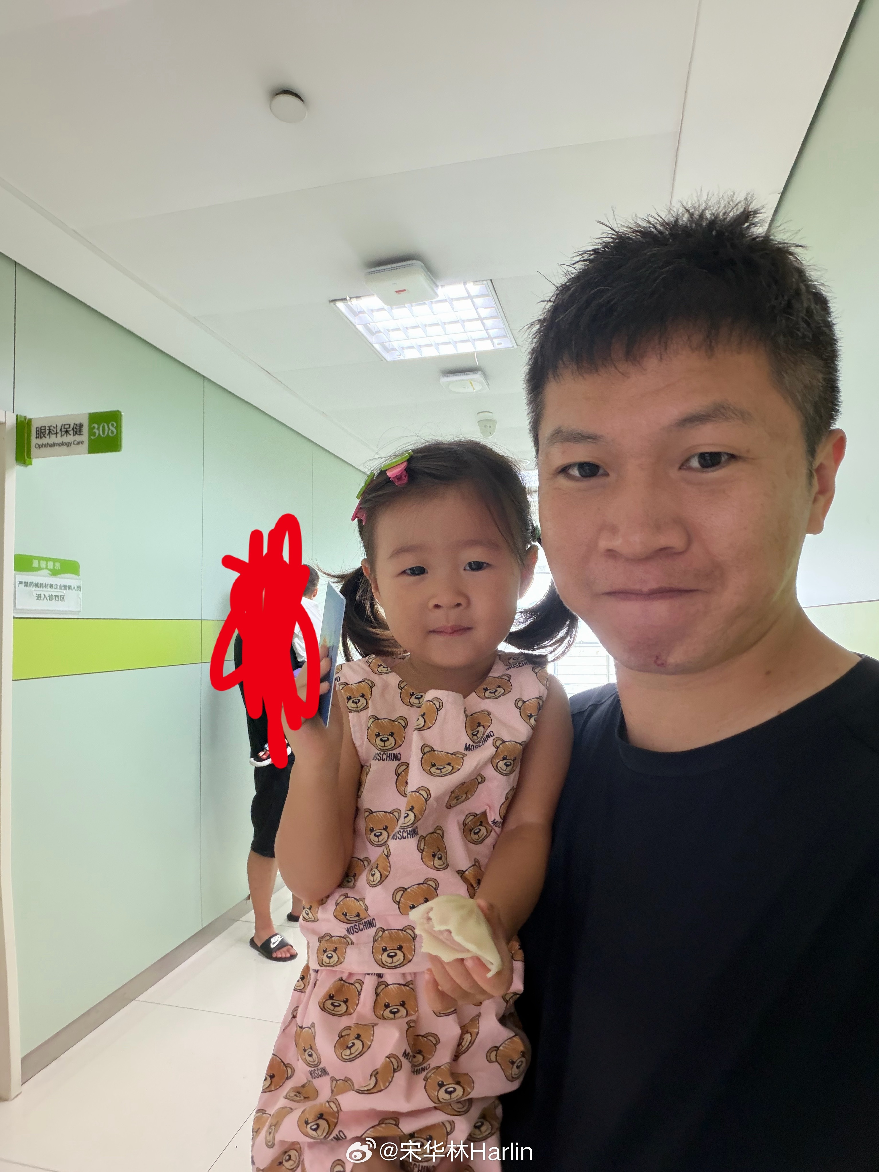 这个月，华为阔直屏上市，小米阔折叠上市，iphone fold 上市，可以说手机