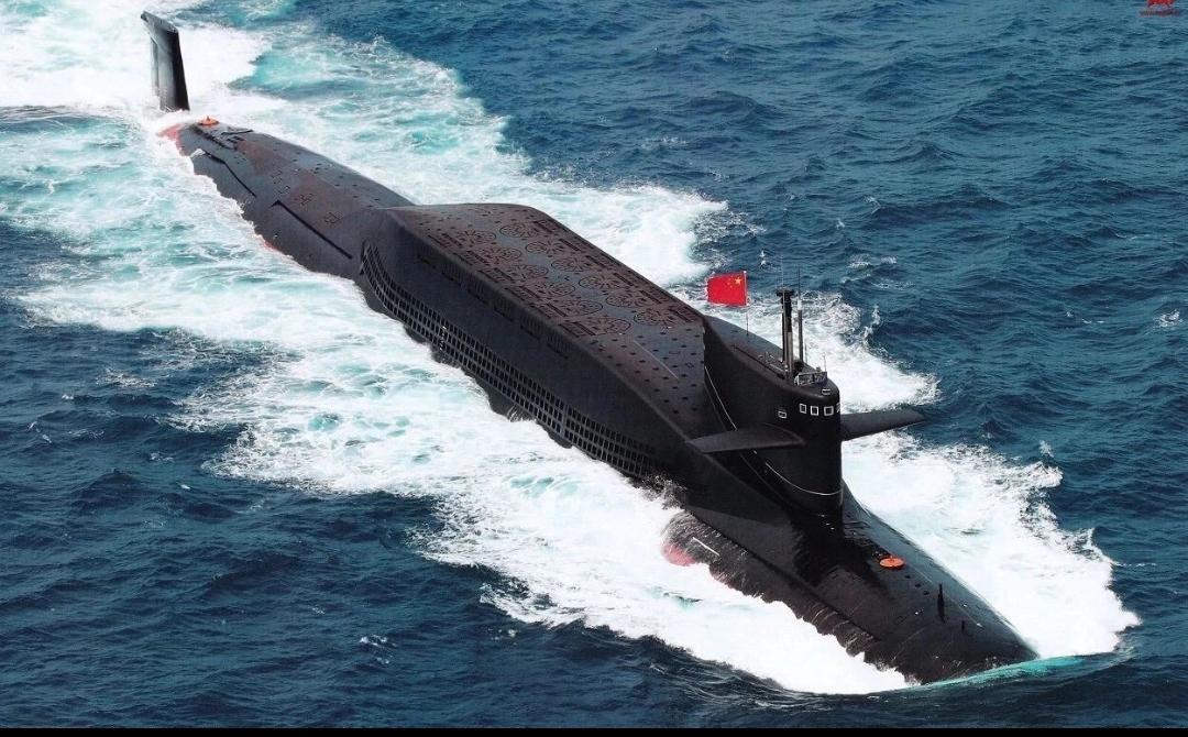 官方罕见地以高清镜头全景展示了094型战略核潜艇，这是一次技术自信的集中宣示。 