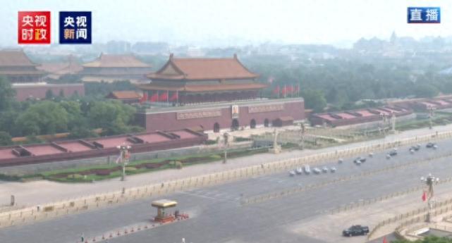 在人民大会堂东门外，中方安排的对特朗普总统一行的欢迎仪式已经结束！另外，据官媒1