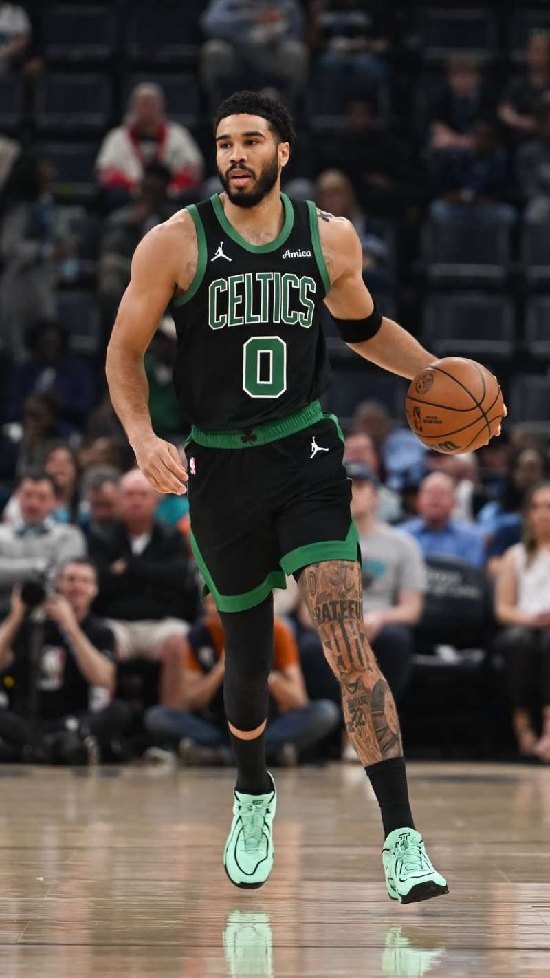 凯尔特人图库 自从跟腱伤势复出至今，塔图姆在8场比赛里场均得到19.1分8.9篮