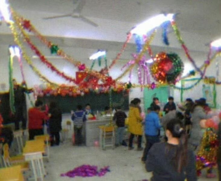 【中式梦核】学生时代最喜欢的一天“把桌子拉到两边，我们来开元旦晚会。” 