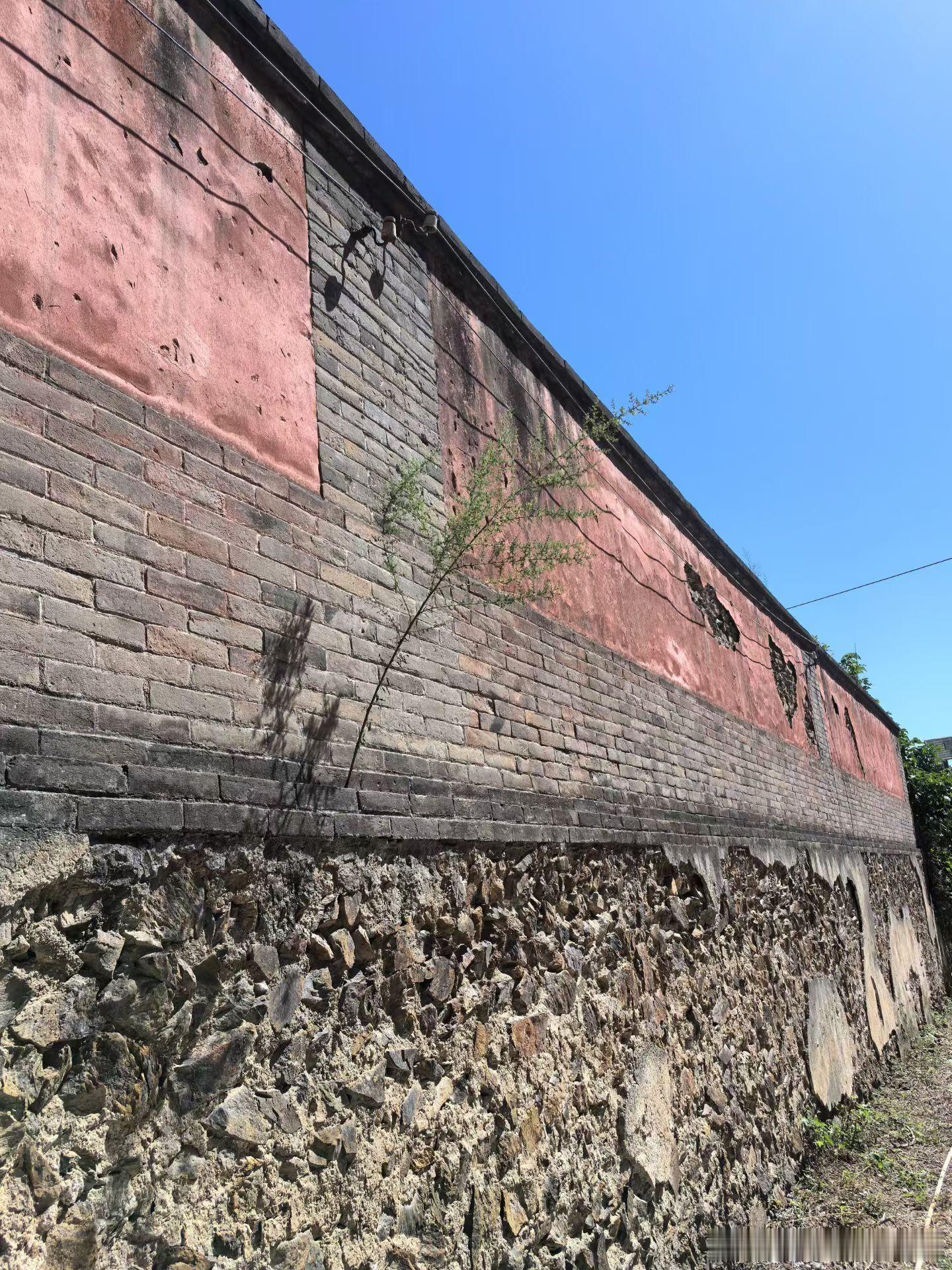 踩着晨光闯进门头沟琉渠的山野，踩石板路嵌着青苔，风里裹着草木清香。没有半途而废的