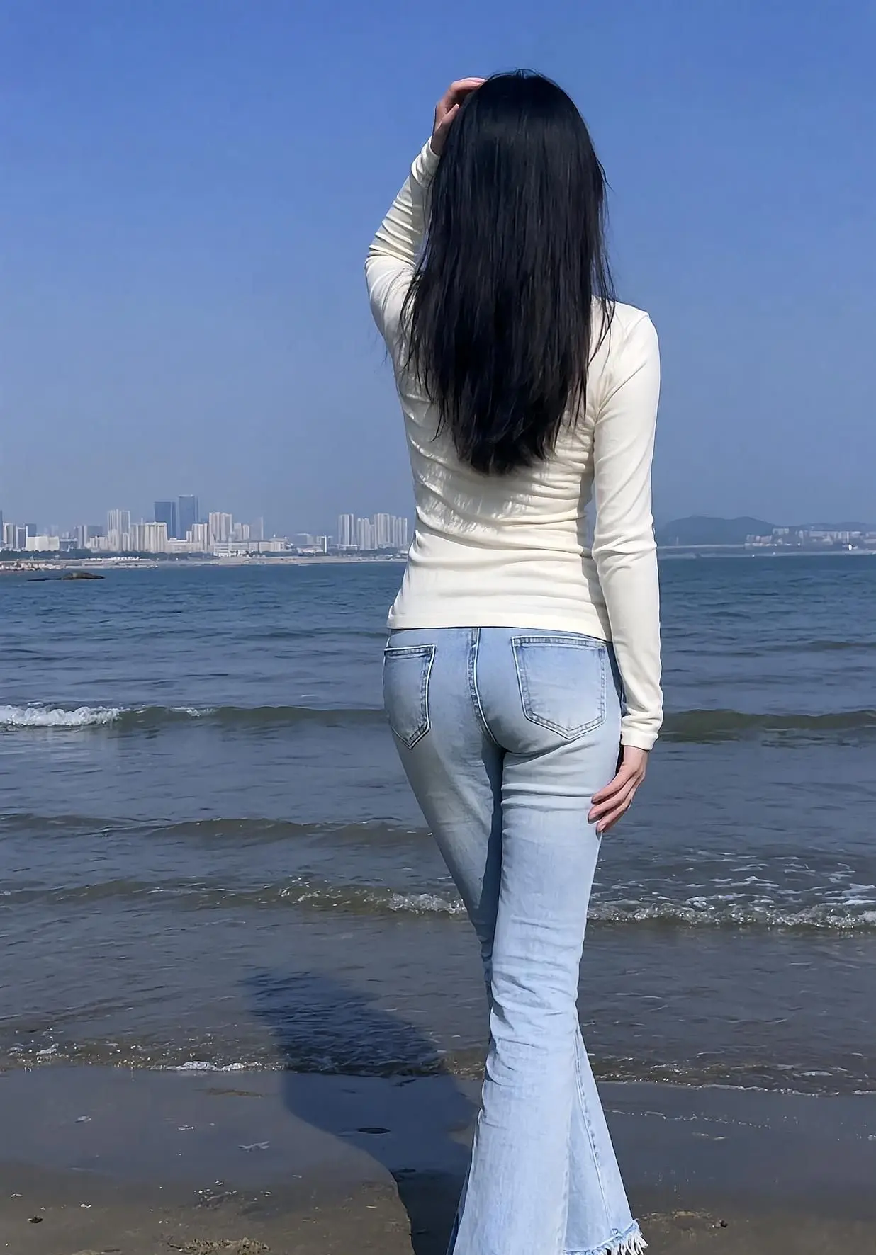 AI写实海边旅拍写真 ai创作 夏季简单穿搭