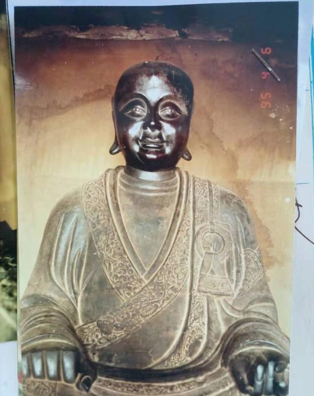 “必须严查！”近期，有游客在北京观复博物馆参观时，注意到展柜里一尊铜造像越看越熟