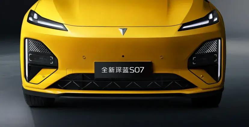 深蓝 S07 紧跟时代步伐，在智驾配置方面展现出了强大的实力，为用户打造了一场轻