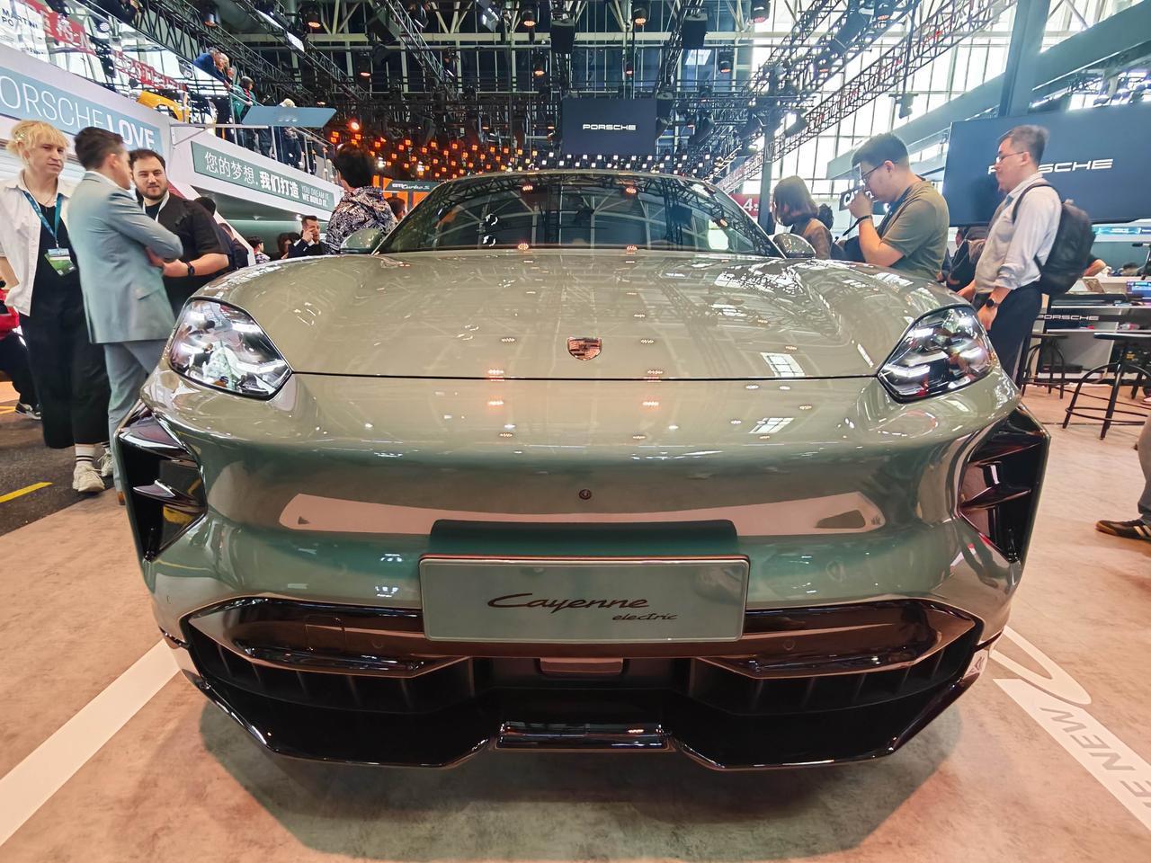 本届北京车展，保时捷直接放大招，全新纯电Cayenne Turbo与Turbo 