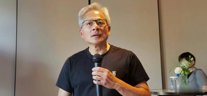 黄仁勋再谈小米华为英伟达创始人兼首席执行官黄仁勋在接受央视新闻采访时再次提及对中