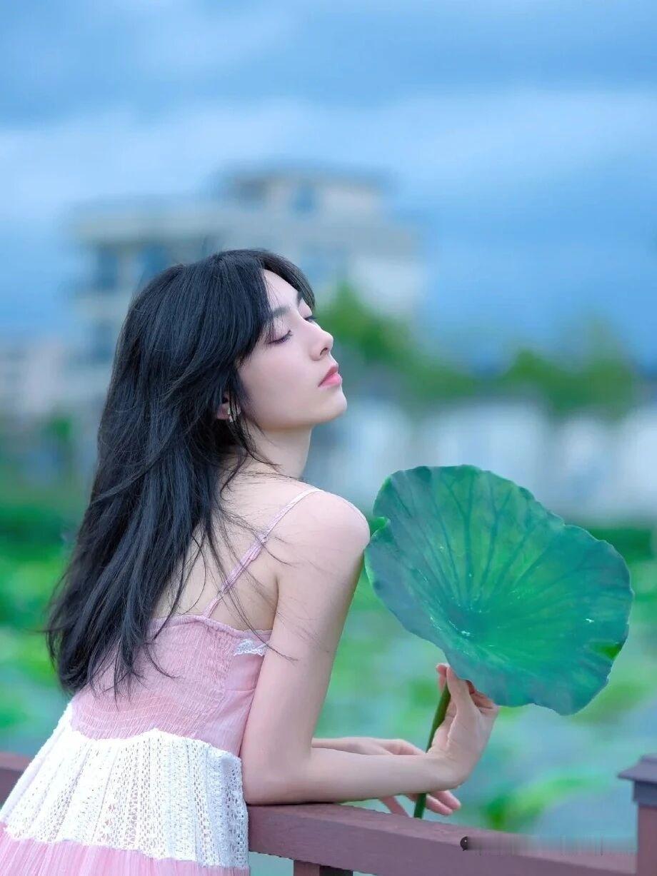 晒图笔记大赛接天莲叶无穷碧，乡下村姑也美丽[大笑][大笑][大笑]