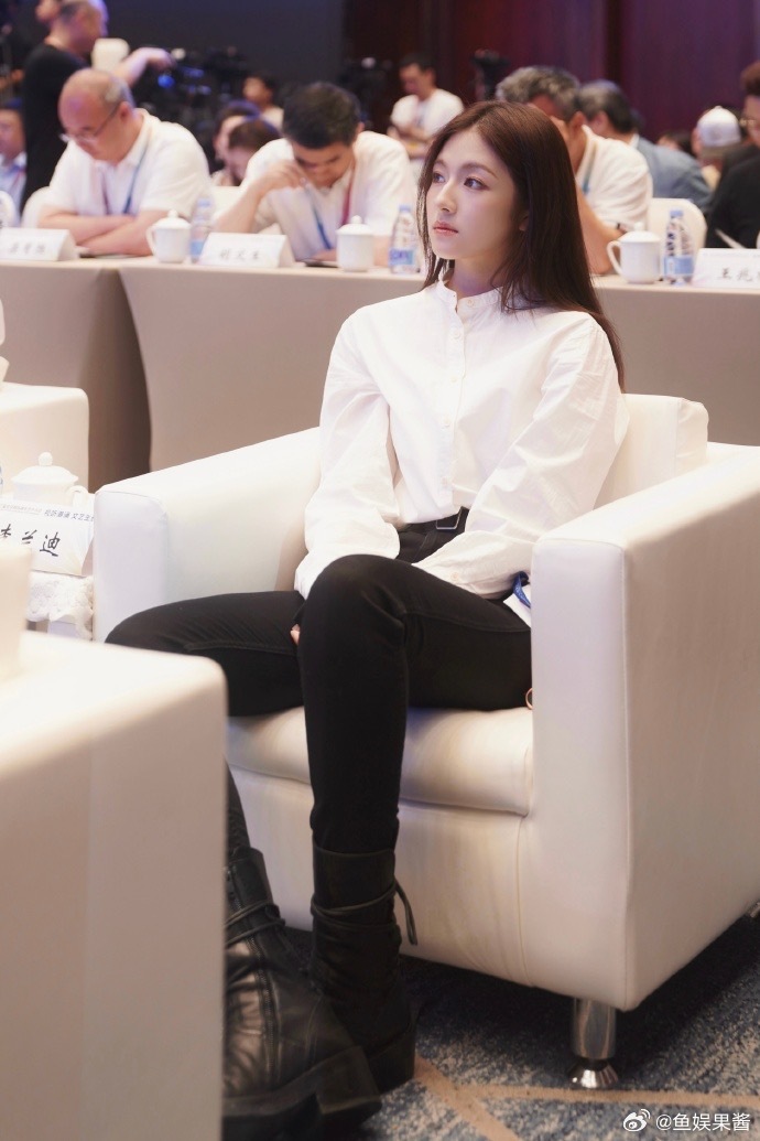 李兰迪2025现偶古偶有效破圈 李兰迪凭什么在2025成功破圈？是《滤镜》里对不