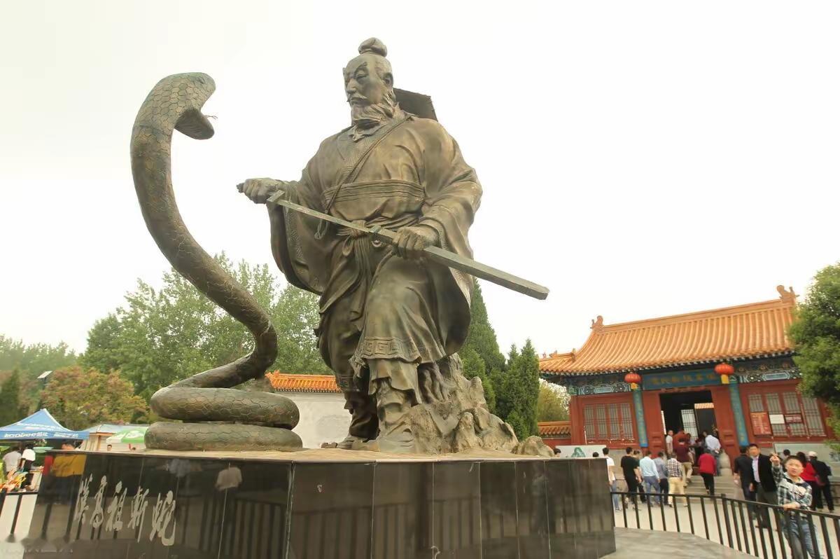 刘邦40多岁还在混日子，真正起步比你想象中更晚

在这个人人都在贩卖“年少成名”