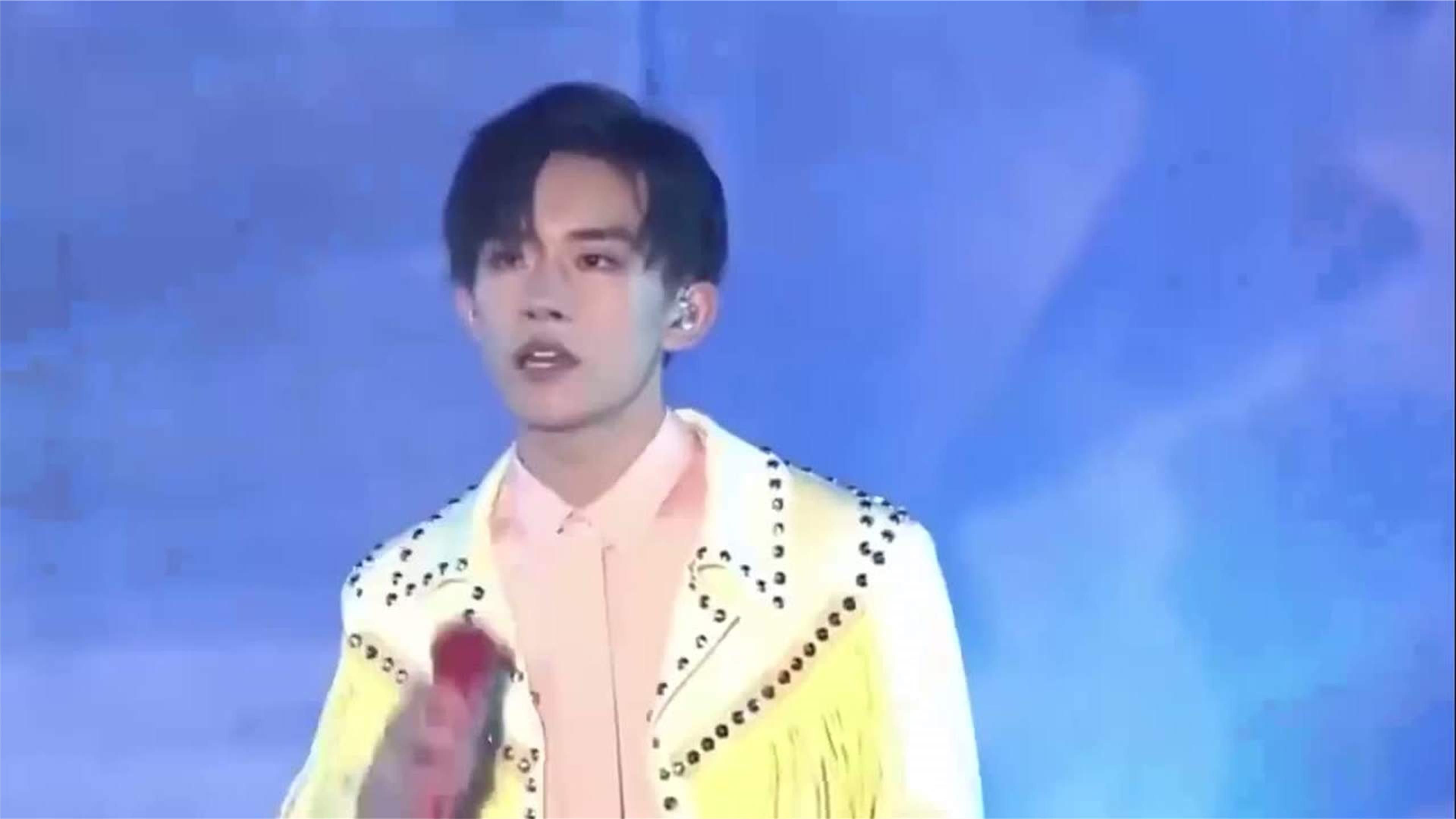 易烊千玺为什么被中戏争抢，从TFBOYS到影帝，他凭什么