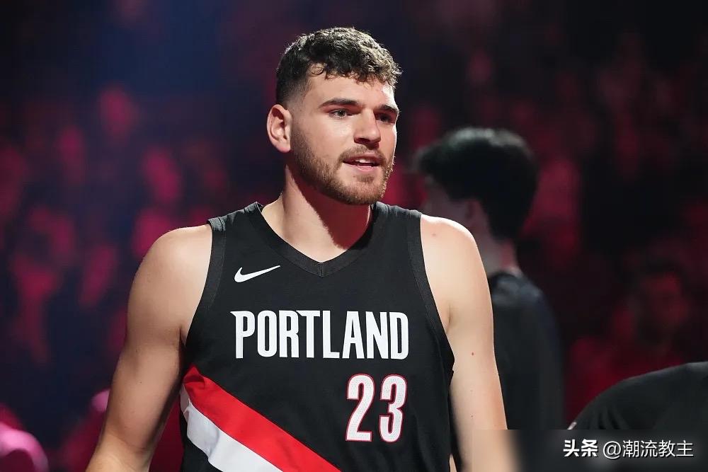 阿夫迪亚的32分，听着吓人。可扒开一看，16次罚球，占了快一半。这球，打得不硬气