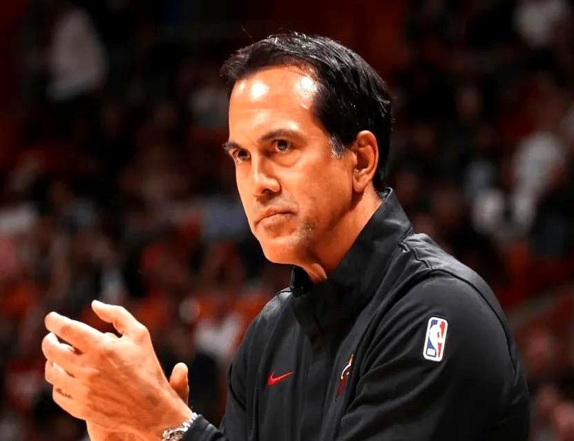 斯波还这么年轻，就已经成为NBA历史上第三位单队800胜的主教练了。

前面只剩