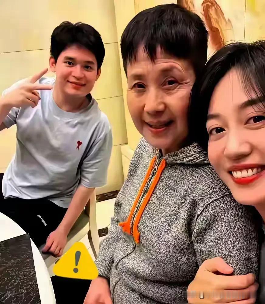 亚运赛场，当林诗栋第一次战胜王楚钦，一场属于国乒的新老接力，就此上演。

曾经独