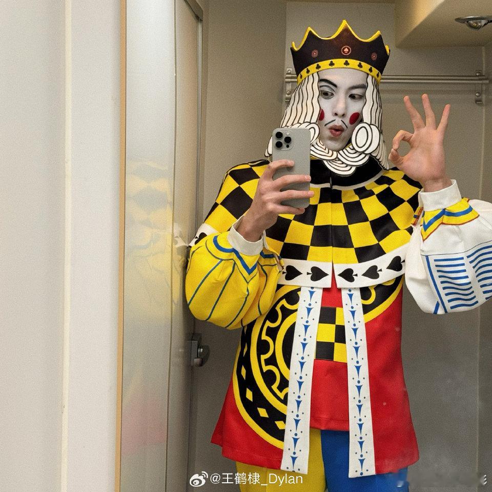 王鹤棣cos扑克牌 棣棣cos扑克牌的这套造型终于放出来了，谁能说不像呢哈哈哈！