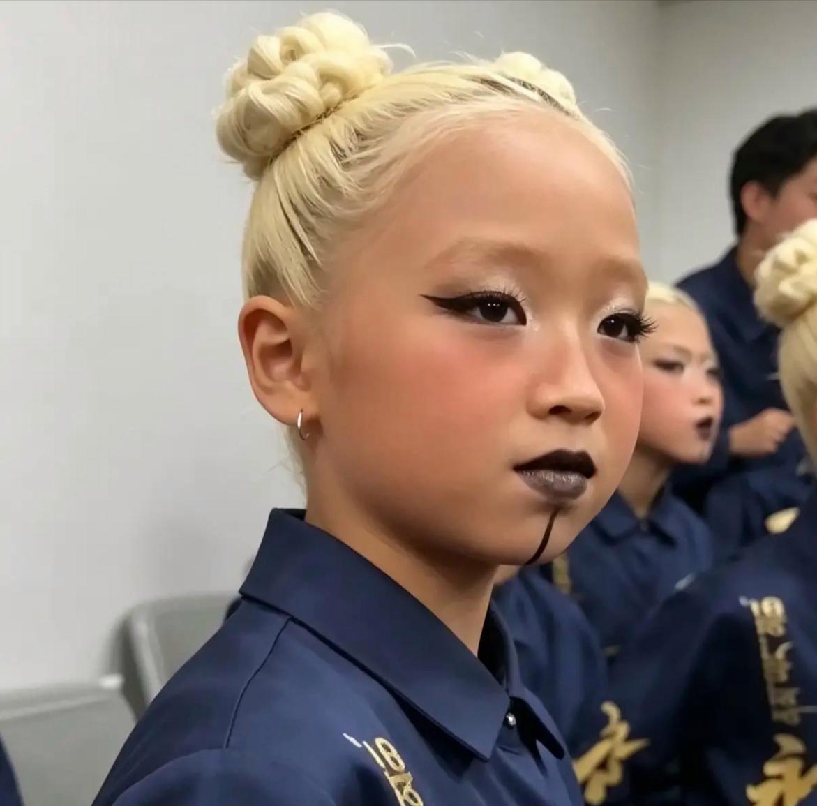 坐标上海，一场少儿舞蹈比赛，其中一个参赛少儿团队。
时代进步太快，包容性越来越大
