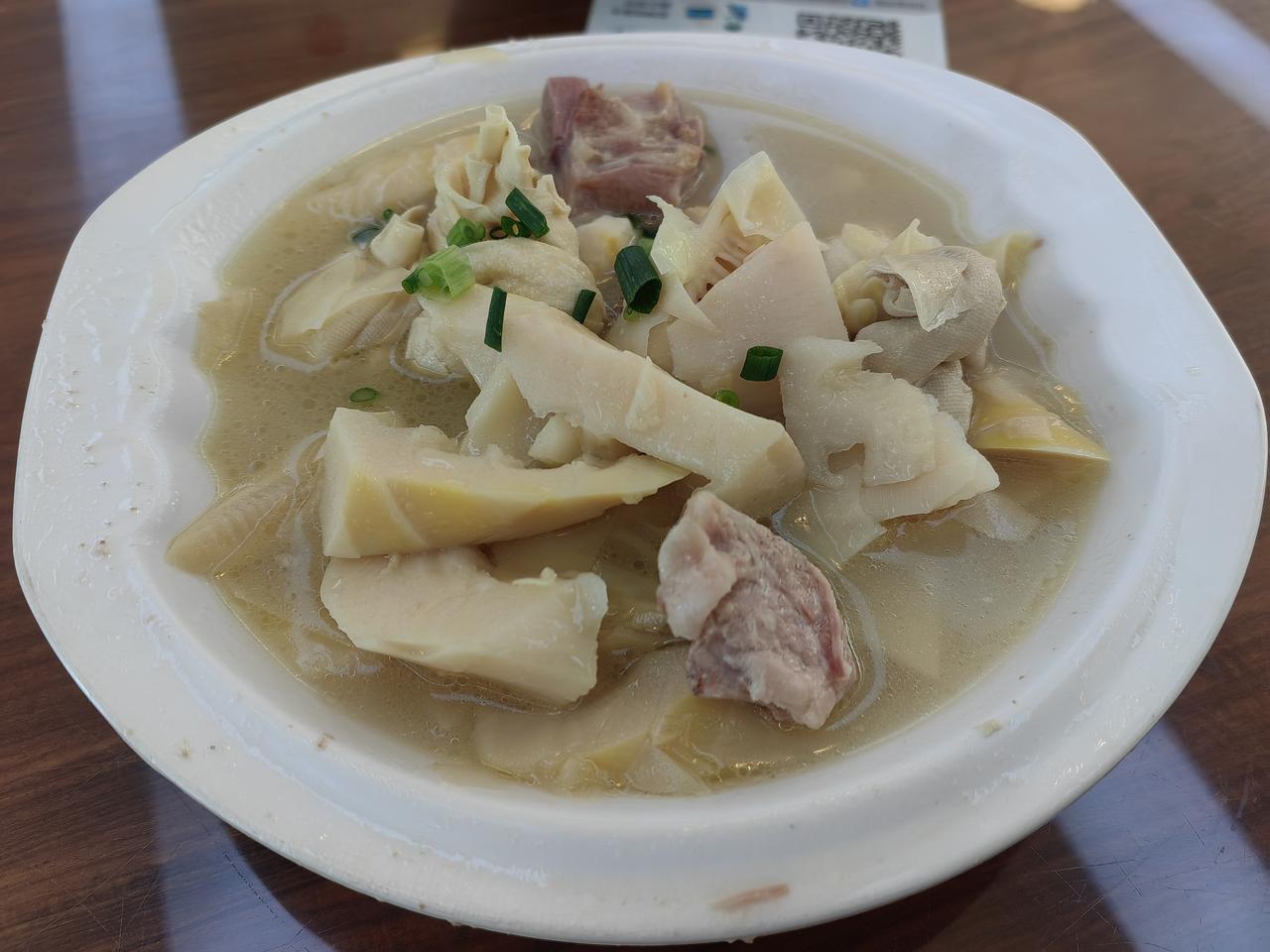 上午窜访浙大，初公陪我在浙大校园散步聊天。午间初公留饭，在留学生食堂用餐。咸肉炖