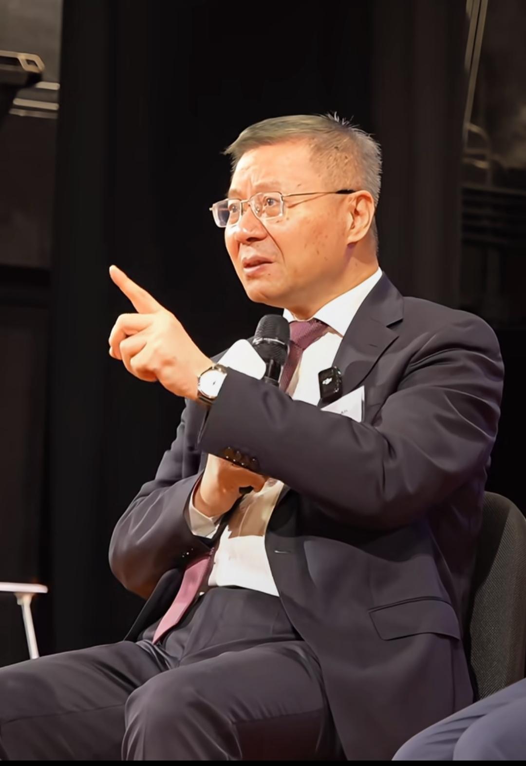 关于香港理工大学对张维为教授近期演讲评价的真实性来源。
复旦大学张教授近日到香港