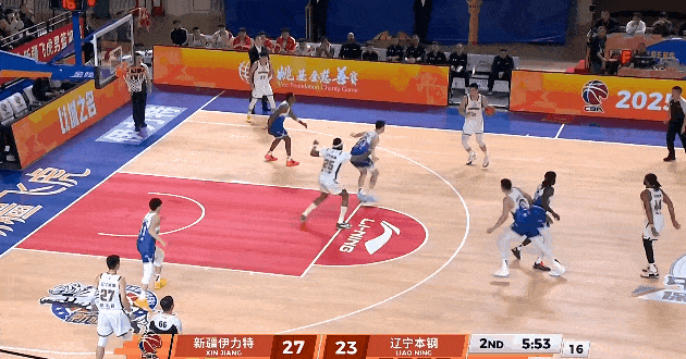 辽宁一打新疆三分就开挂，连续三分反超新疆



新疆开局打的不错，一度领先两位数