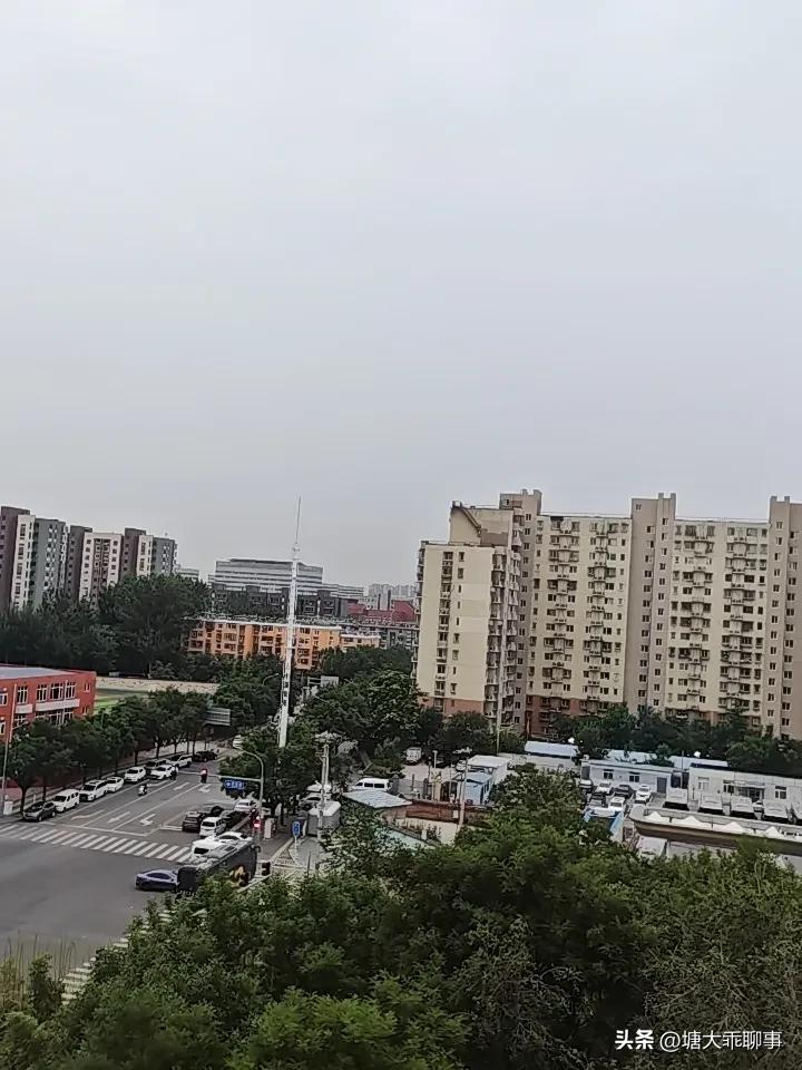 别说陌生人
认识的人也不会借
除了我的家人
亲戚也不会借
因为借钱时是亲戚
还钱