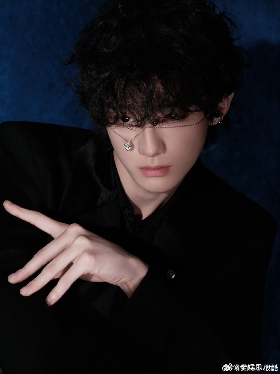 赖伟明 地上有人赖伟明真的太细心了！时刻把大家安全放在心上，不敢笑不敢分心，看到