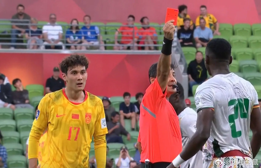 【喀麦隆24号吃到红牌！】国足vs喀麦隆