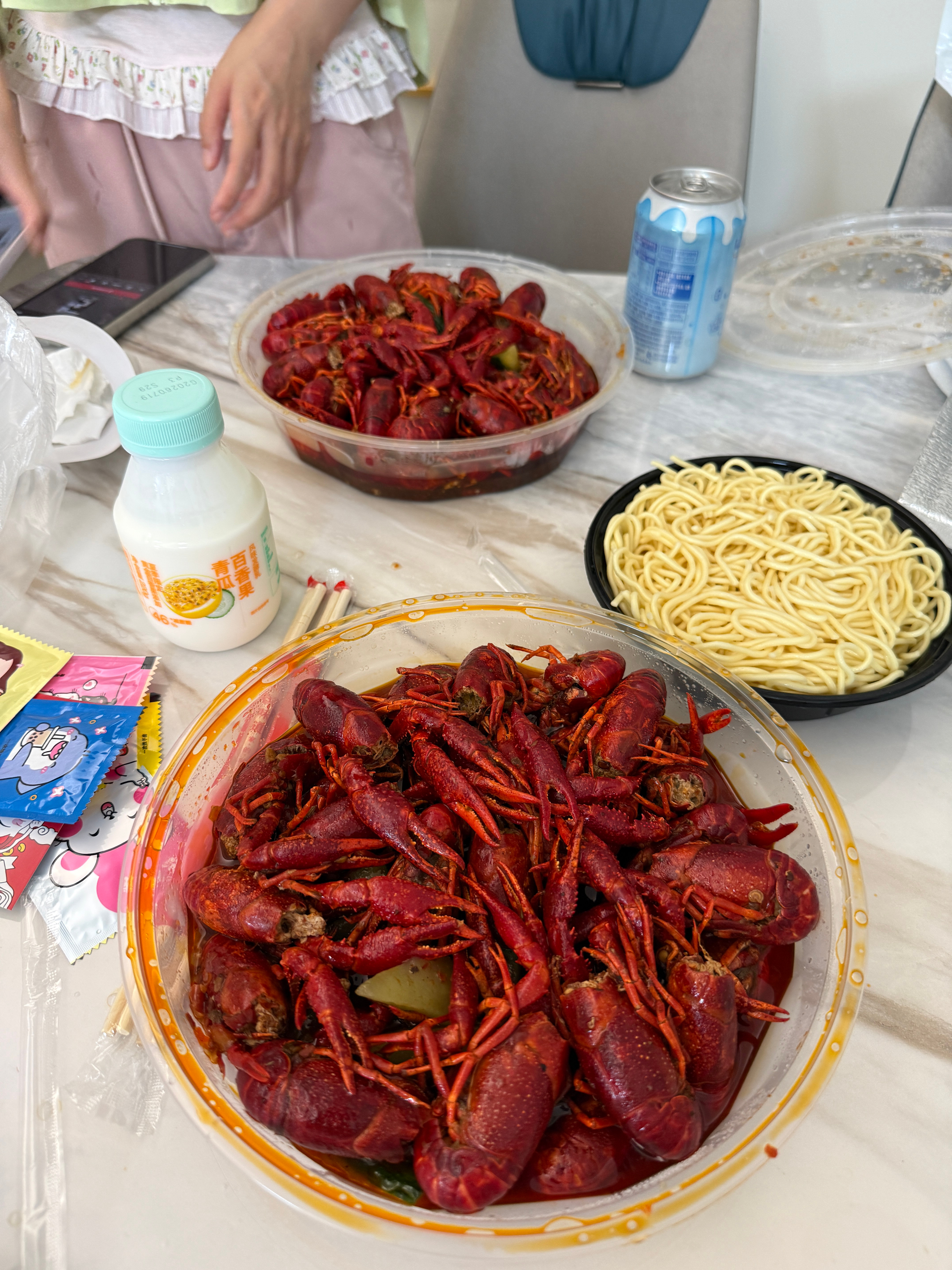 小南来我家第一顿先小龙虾安排上 