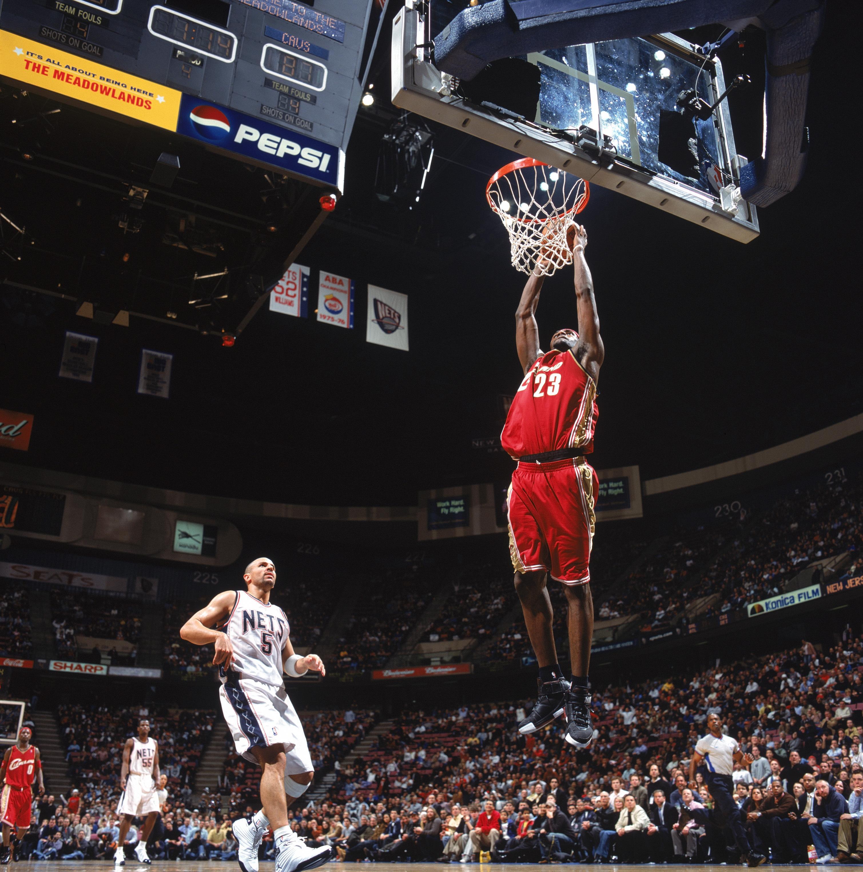 2004年12月23日（北京时间）詹姆斯