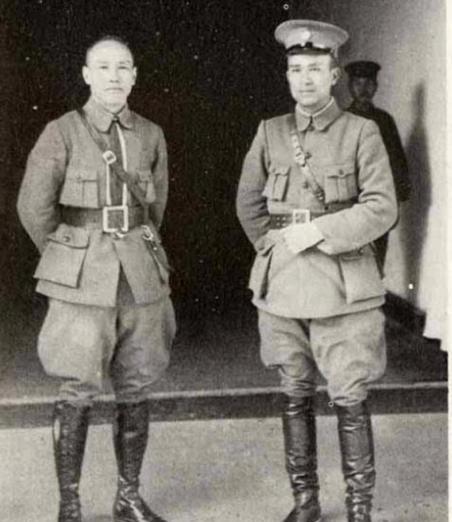 1949年李宗仁离开大陆前夕，私下攥着白崇禧的手叮嘱：“健生，别的地方你都能去，