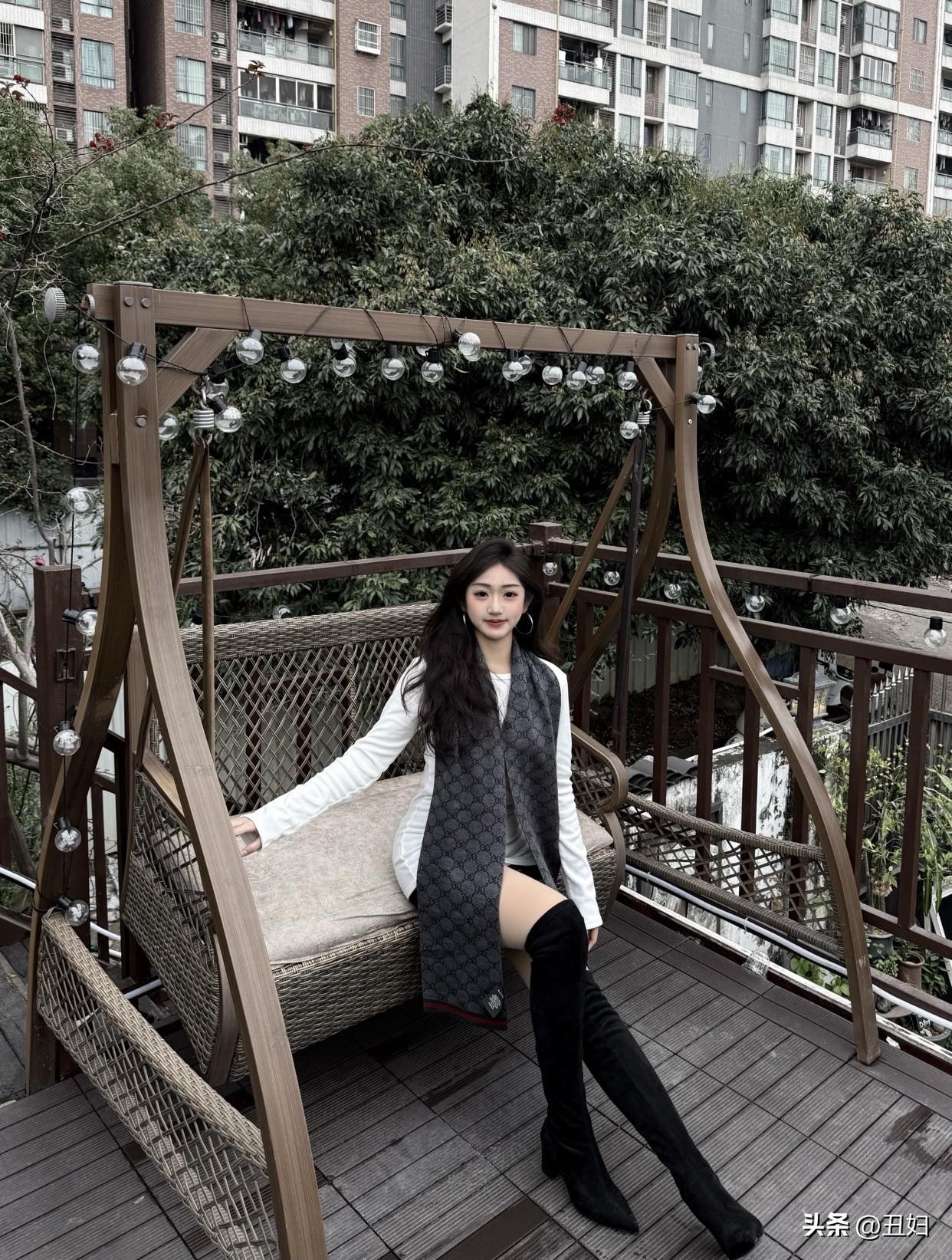 “松弛感”也很重要，不是放任邋遢，是舒服从容。适度肉感和好气色，视觉上更显富态。