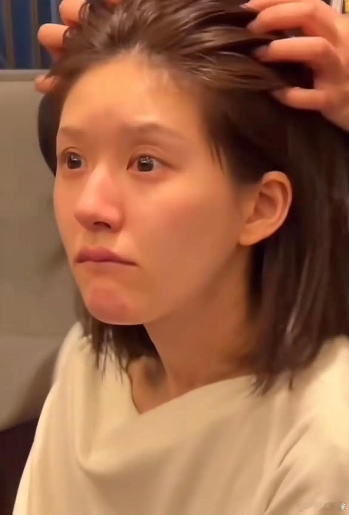 我大胆做个预测哈，就目前这情况，赵露思这场和公司的仗”估计不太好打赢。公司虽然一