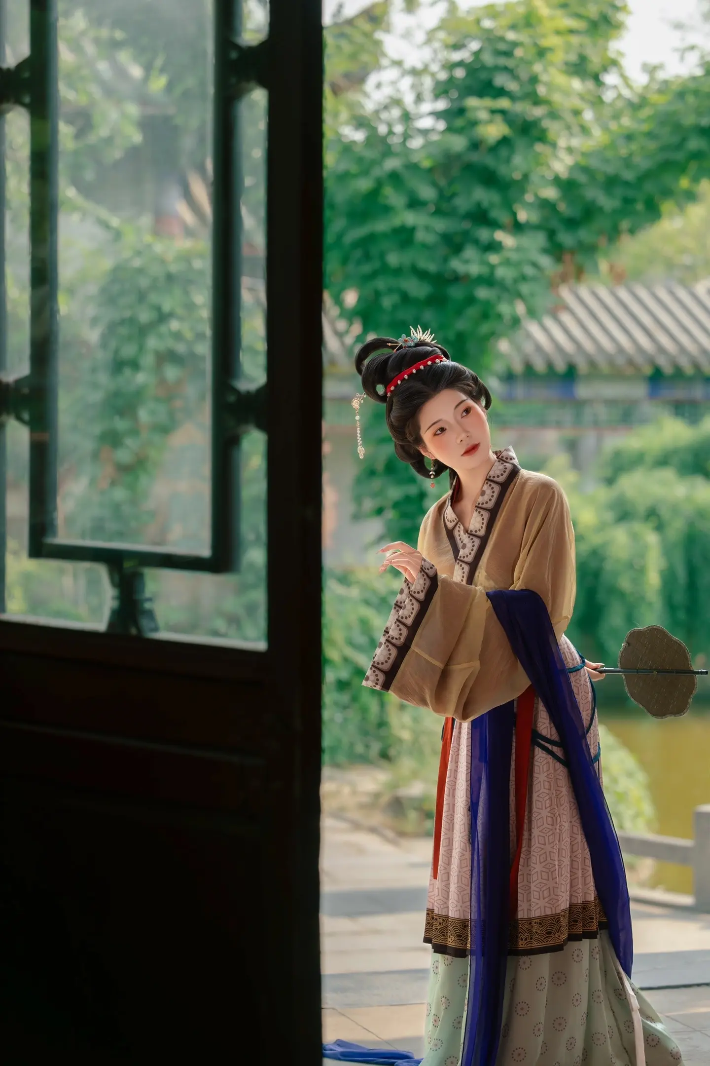 从画中抠出来的美人儿。