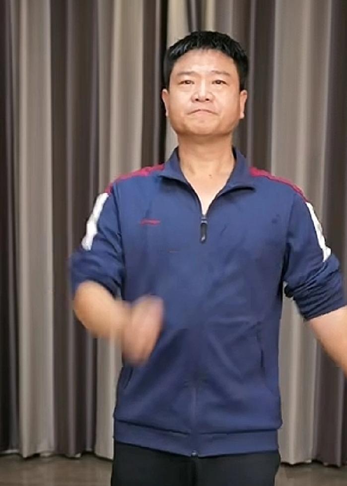 反诈老陈现在直播虽然人气比以前少了很多，但他直播间依然还是有很多人支持他。从这一