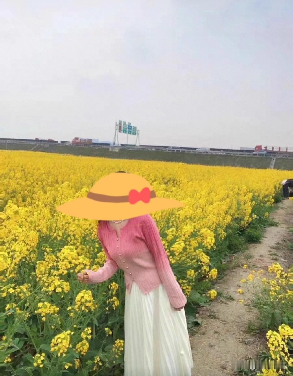 才40多岁，穿粉色的衣服就不合适了吗，就非要穿黑白灰吗？
我40多岁了，从小时候