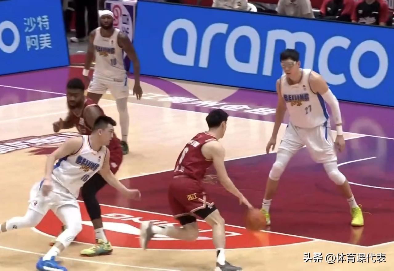 北京男篮全场仅66分，周琦空砍13+10，浙江男篮主场大胜取三连胜！北京时间20