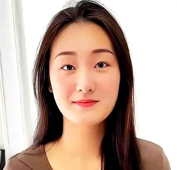 陈亚男订婚后高调更新动态，是为带货还是真幸福？
大衣哥前儿媳陈亚男，自订婚之后彻