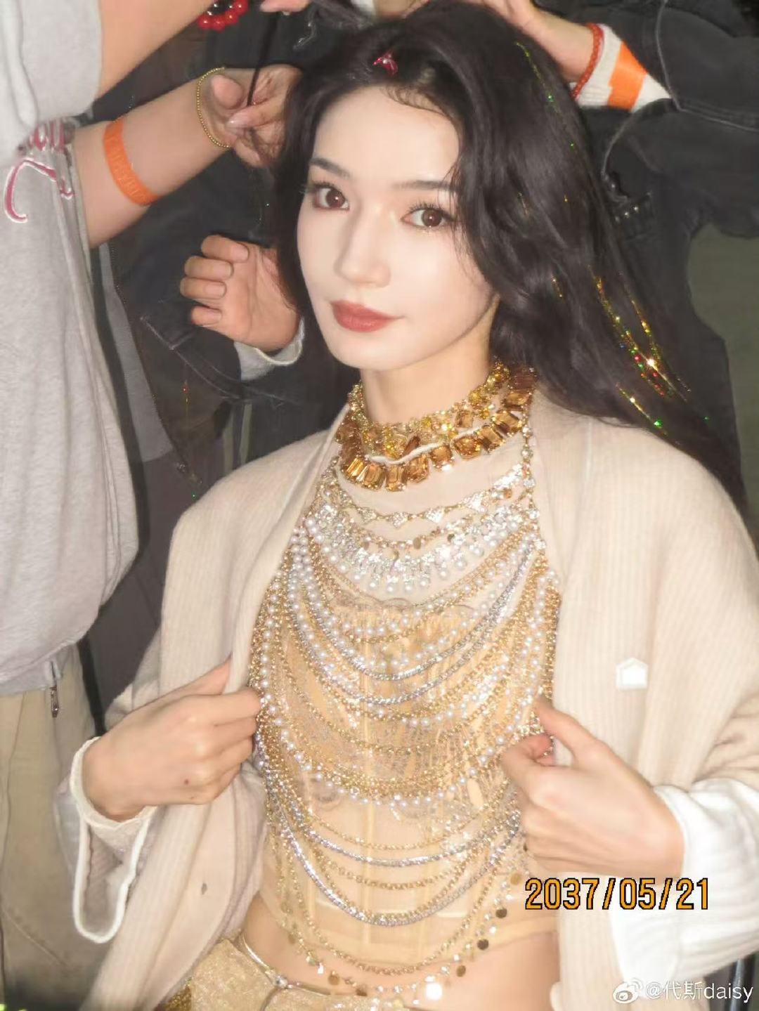 代斯何宣林合照何宣林代斯合照呜呜呜呜美女贴贴啦！！好想看舞台啊！ 