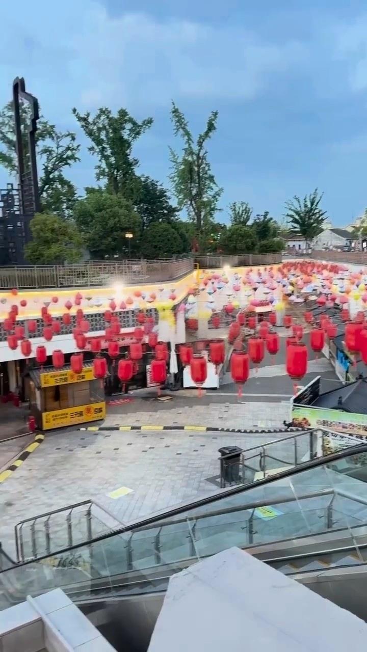 嘉兴月河印象夜市再次折戟沉沙？有网友早上七点多过去，发现没有一家出摊的。月河印象