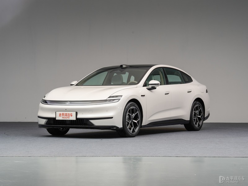 长安启源A06亮相 中型轿车/纯电增程动力 续航630km 预计15万以内