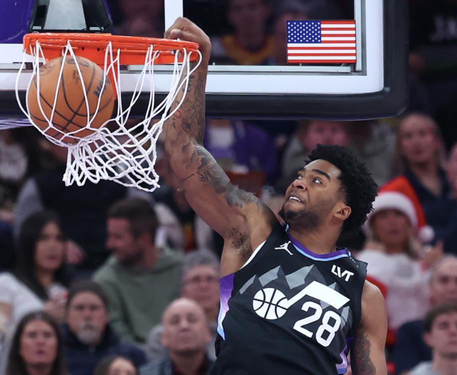 NBA常规赛，爵士105-125不敌火箭。本场比赛爵士外线手感不佳，44投8中，