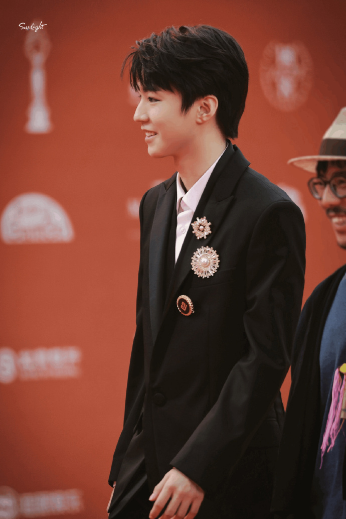 #王俊凯[超话]##这是我离王俊凯最近的一次#所以说有生之年可以见到本人也是多么